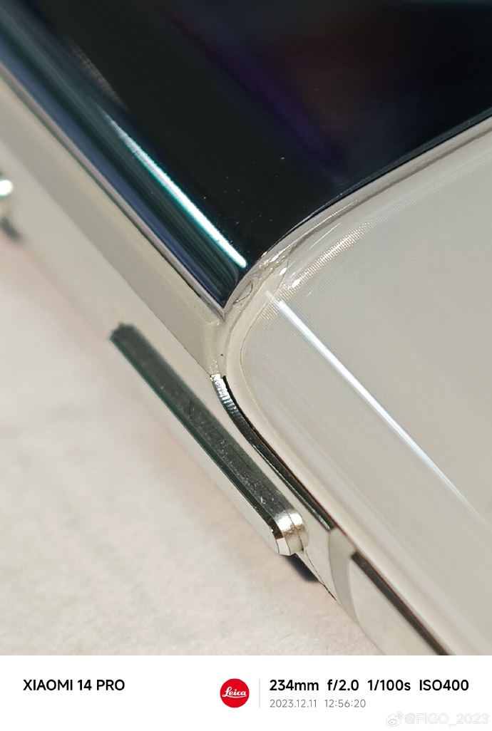 OnePlus 12 Owner Found A Literal Dead Bug Inside The Chassis - 19 OnePlus 12 Owner Found A Literal Dead Bug Inside The Chassis - 18