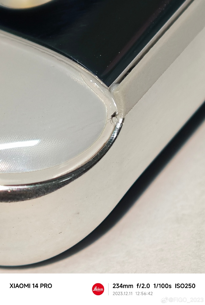 OnePlus 12 Owner Found A Literal Dead Bug Inside The Chassis - 17 OnePlus 12 Owner Found A Literal Dead Bug Inside The Chassis - 16